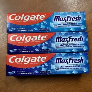 Colgate MaxFresh Ultrafreeze Cool Mint with Breath Strips Toothpaste Bundle